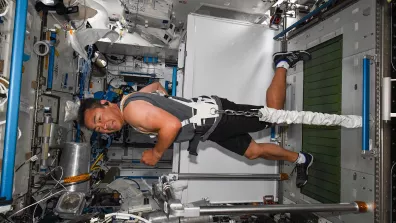 Séance de sport à bord de l’ISS pour le spationaute japonais Akihiko Hoshide.