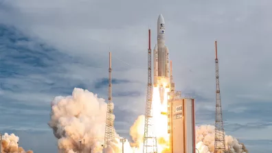 Décollage de la fusée Ariane 5 modèle ECA emportant le Télescope Spatial James Webb le 25 décembre 2021