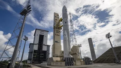 1er modèle de vol Ariane 6 sur son pas de tir au Centre spatial guyanais lors de la répétition générale du 20/06/2024