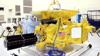 La sonde New Horizons en salle blanche avant son lancement