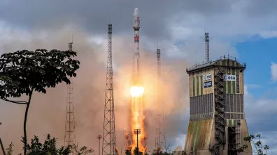 Une fusée Soyouz décollant du Centre Spatial Guyanais