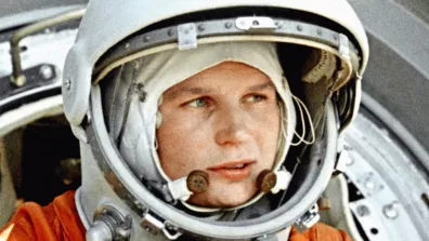 Valentina Vladimirovna Terechkova a été la première femme à effectuer un vol dans l'espace. Seule à bord de son vaisseau spatial Vostok 6 elle décolla le 16 juin 1963 du cosmodrome de Baïkonour.