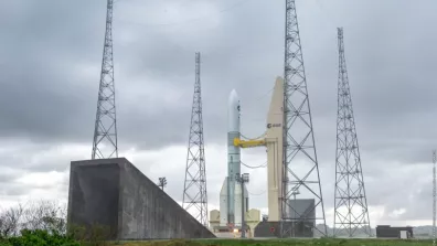 Ariane 6 sur son pas de tir au CSG. Essai CTLO3 du moteur Vulcain 2.1 le 15/12/2023