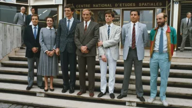 : 7 astronautes sont recrutés par le CNES en 1985. De gauche à droite : Jean-François Clervoy, Claudie André-Deshays, Jean-Jacques Favier, Jean-Pierre Haigneré, Frédéric Patat, Michel Tognini et Michel Viso. 