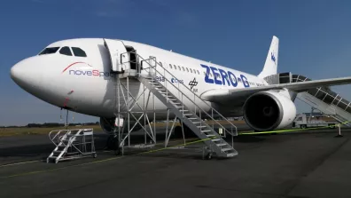 Avion A310-0G de Novespace sur le tarmac à Mérignac en 2016