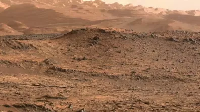 Mars, le Mont Sharp au coucher du soleil 