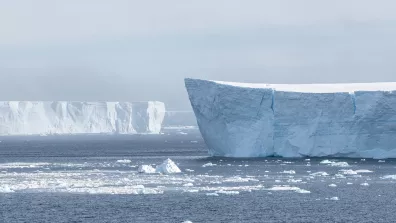 Photos représentant une partie émergée d’un iceberg