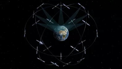 Les 30 satellites Galileo tournent en orbite à plus de 23 000 km de la Terre. Ils sont répartis sur 3 orbites circulaires différentes