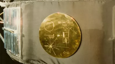 Disque d'or attaché sur la sonde spatiale Voyage