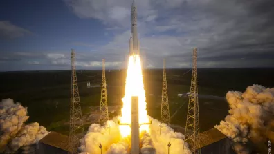 Décollage du lanceur Ariane 6 depuis le Centre spatial guyanais.