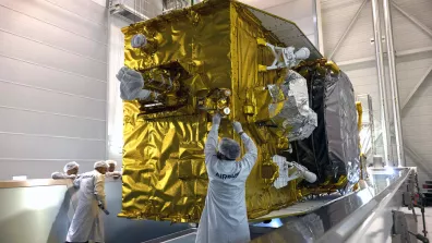 La charge utile de TELEO intégrée sur le satellite BADR-8. 