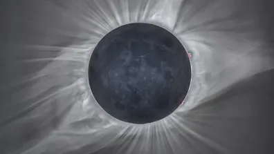 Photographie de la couronne solaire durant la phase de totalité de l’éclipse de Soleil 