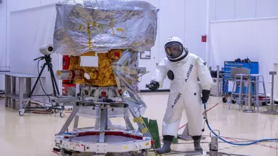 Remplissage de la charge utile 1 MicroCarb au S3BHR du Centre Spatial Guyanais en vue du vol VEGA VV27.