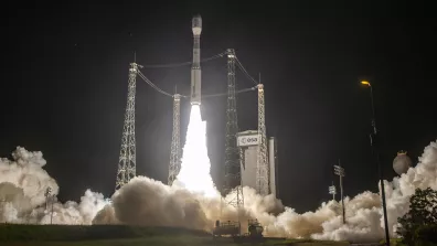 Décollage de la fusée Vega-C depuis Kourou, dans la nuit du 25 au 26 juillet 2025.