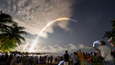 Décollage de Vega-C VV27 depuis la plage Pim-Poum à Kourou.