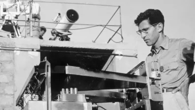 Jacques Émile Blamont lors d’une campagne à Hammaguir (Algérie).