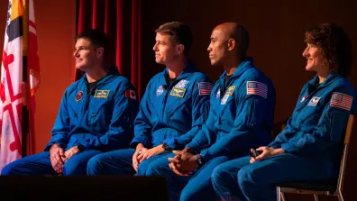 L'astronaute de l'ASC (Agence spatiale canadienne) Jeremy Hansen, à gauche, et les astronautes de la NASA Reid Wiseman, Victor Glover et Christina Hammock Koch.