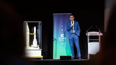 François Jacq s'exprime lors du séminaire des nouveaux embauchés du CNES.