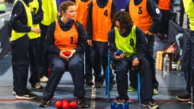 Une épreuve de la finale Astronaute d'un jour : l'amarrage spatial, une forme de boccia (épreuve de pétanque des Jeux paralympiques).