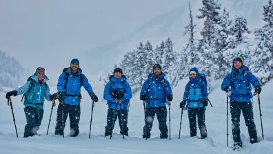 Les membres de la réserve d'astronautes de l'ESA participent à un stage de survie, dans la neige en hiver