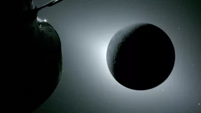 éclipse solaire vue depuis la capsule Orion (à gauche de l'image)
