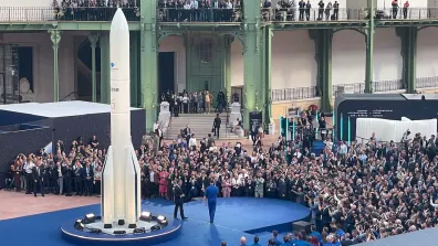 Arrivée au SIE du Président de la République, accueilli par Thomas Pesquet.