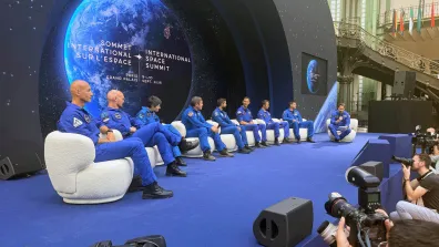 Table ronde des astronautes lors du Sommet international sur l'espace 2026.