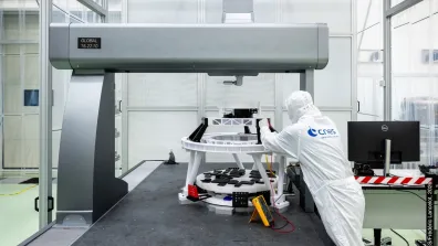 Mise en configuration de la salle propre Signe 3 pour les essais LISA dans le bâtiment BIS du Centre spatial toulouse.