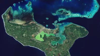 Image satellite de la plus grande des 150 îles du royaume des Tonga