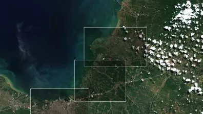 Image satellite de la grande métropole Indonésienne, Semarang, située sur la côte nord de Java