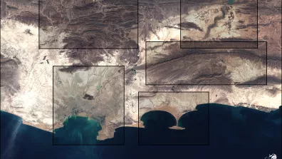 Image satellite de la région de Gwadar, ville portuaire pakistanaise, a été prise par un satellite Sentinel-2 les 16 et 24 novembre 2019.  Il s’agit d’une image en couleurs naturelles de résolution native à 10m.