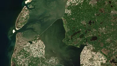 Image satellite des Polders dans le nord des Pays-Bas 