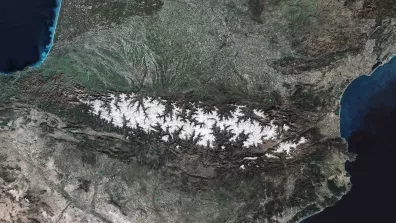 Image satellite de la chaine des Pyrénées