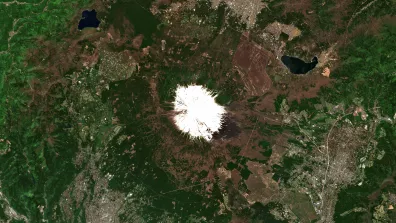 Image satellite du Mont Fuji sur la côte sud de l'île de Honshū
