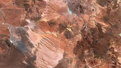 Image satellite du Cerro Zapaleri, volcan andin constituant le tripoint entre les frontières de l'Argentine, de la Bolivie et du Chili