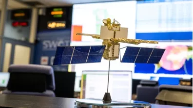 Modèle réduit du satellite SWOT
