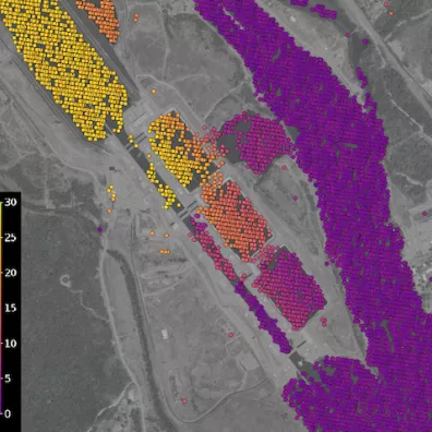 Vue de la hauteur de l’eau par rapport au niveau de la mer mesurée par SWOT au niveau des écluses du canal de Panama, côté océan Pacifique. 