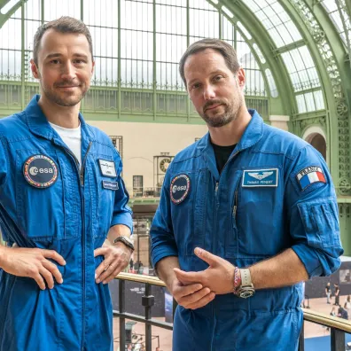 Arnaud Prost et Thomas Pesquet au Grand Palais lors du premier Sommet international sur l'espace.