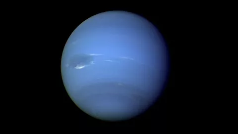 Photo de la planète Neptune prise par la sonde Voyager 2 en 1989. Image en fausses couleurs.