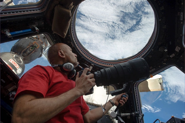 La désintegration de l'ATV-4 a été enregistrée par l'équipage depuis la cupole de l'ISS. Crédits: NASA
