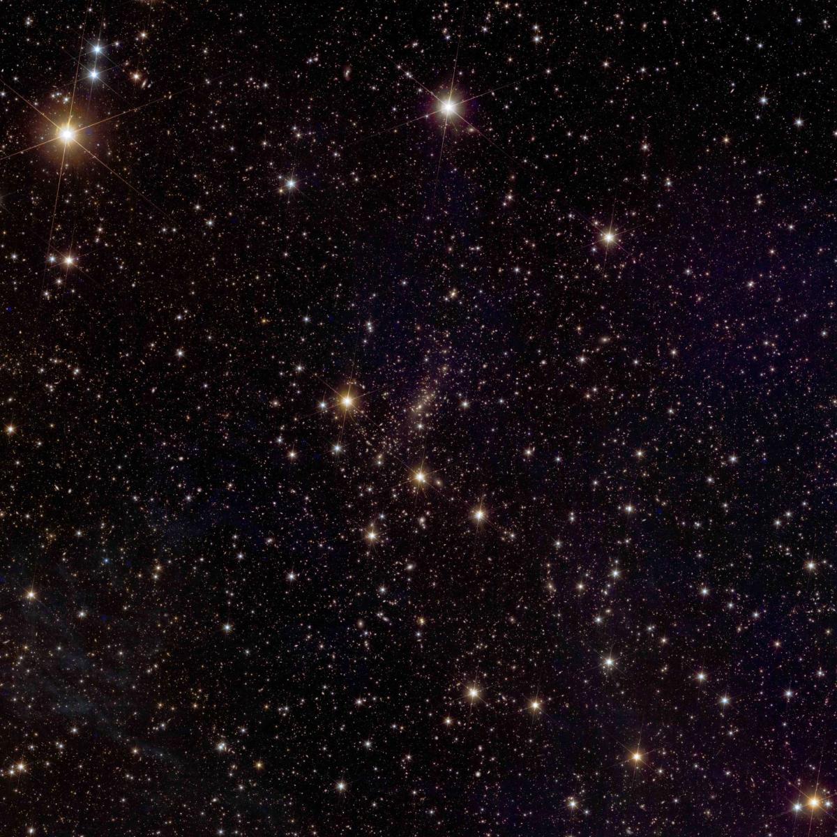 Amas de galaxies Abell 2390 vu par Euclid, 2024