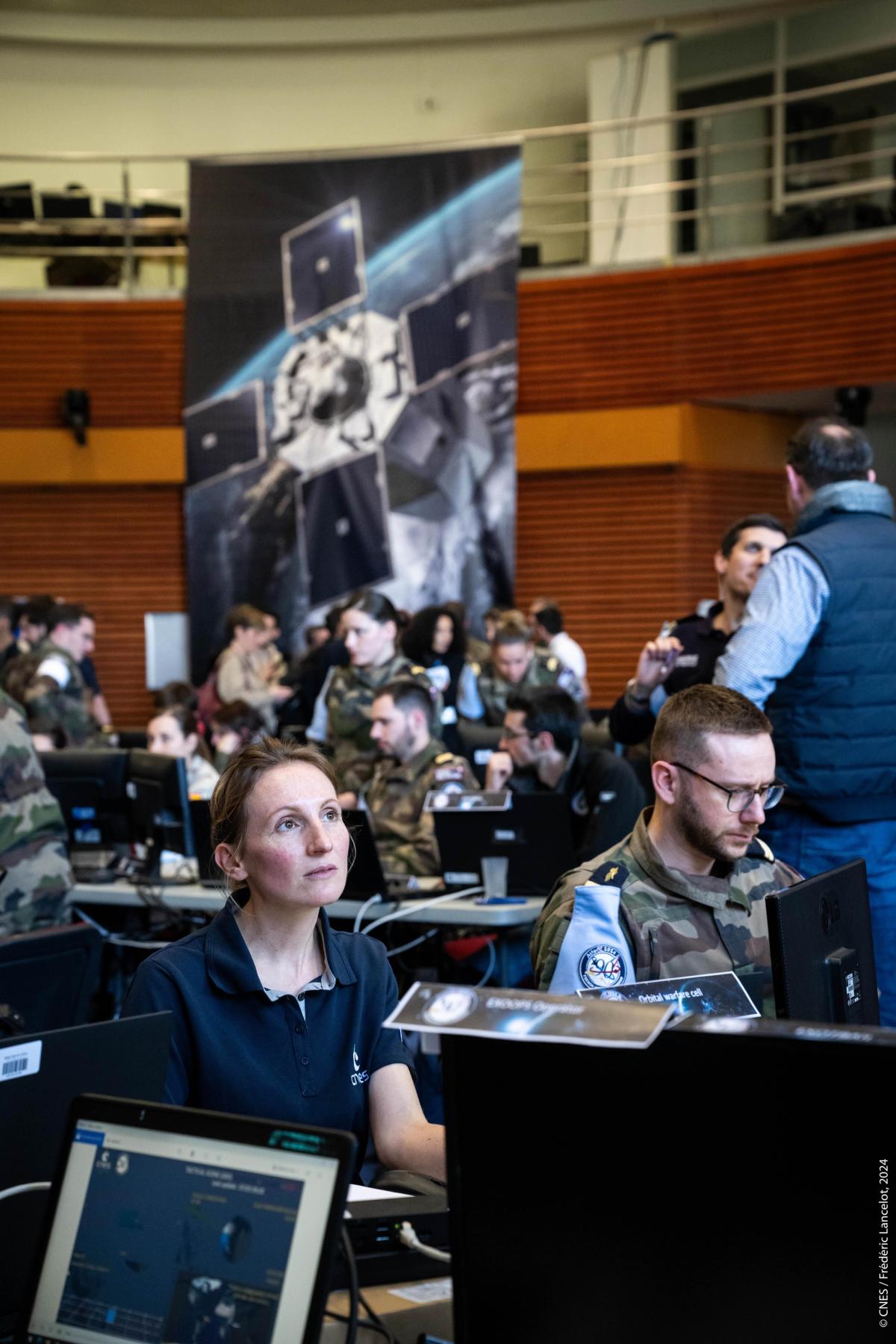 Au coeur de l'exercice immersif AsterX au Centre spatial de Toulouse.