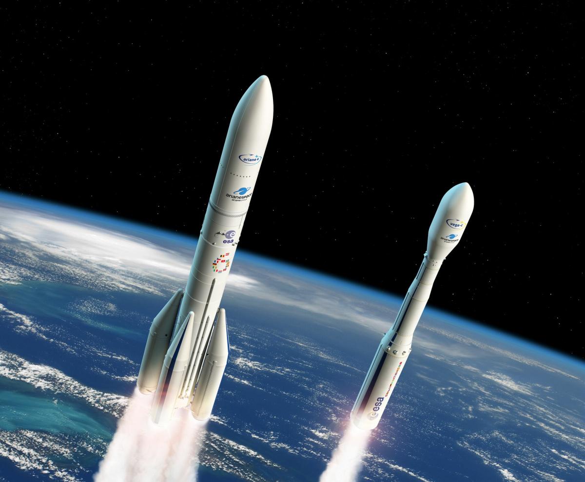 Vue d'artiste d'Ariane 6 et de Vega-C Vue d'artiste d'Ariane 6 et de Vega-C