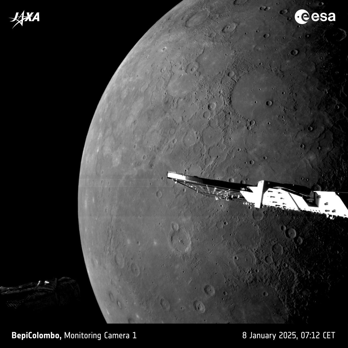 Le pôle Nord ensoleillé de Mercure vu par M-CAM 1. Le pôle Nord ensoleillé de Mercure vu par M-CAM 1.