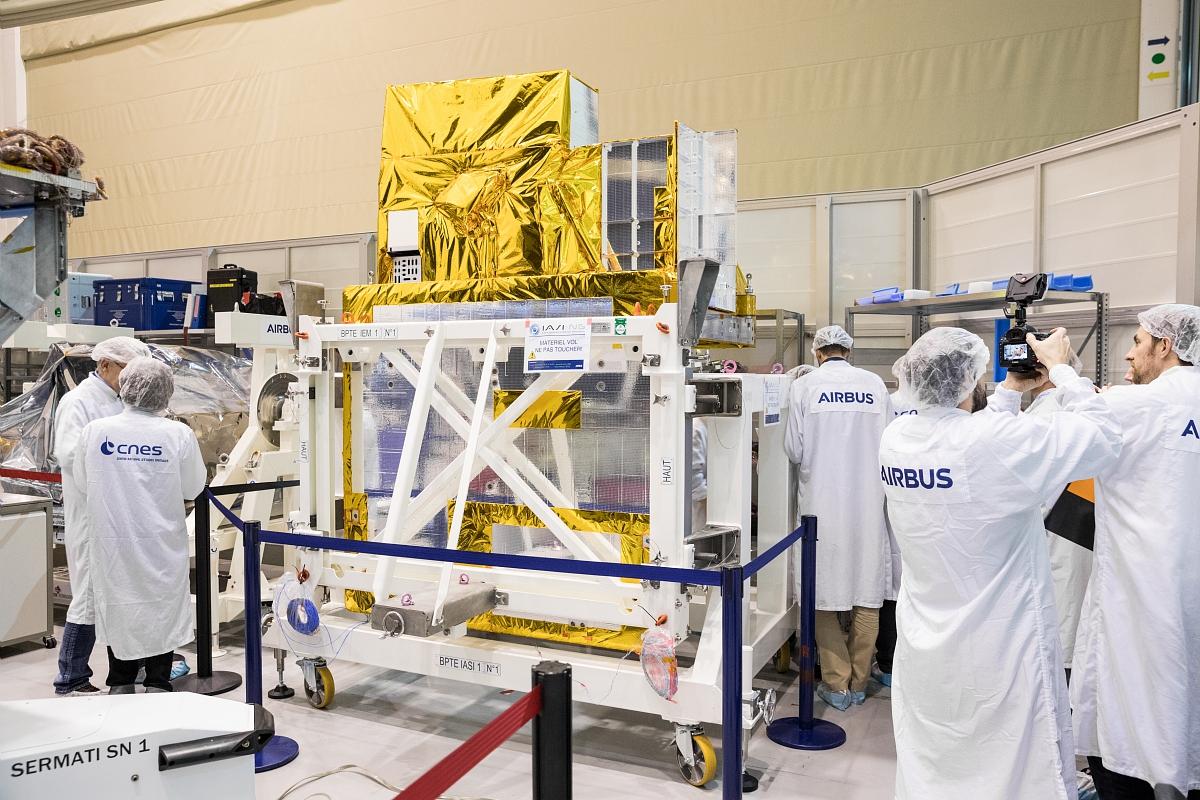 Modèle de qualification (STM) de l’instrument IASI-NG chez Airbus Modèle de qualification (STM) de l’instrument IASI-NG chez Airbus
