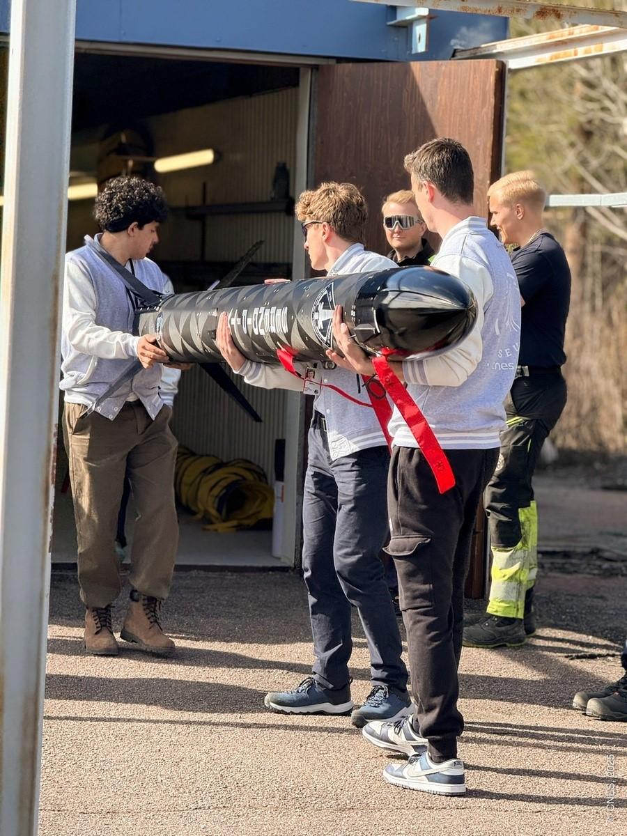 L'équipe PERSEUS prépare le vol de SERENDIPITY-K à Kiruna, en Suède. L'équipe PERSEUS prépare le vol de SERENDIPITY-K à Kiruna, en Suède.