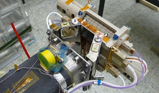Les sondes ASM montées sur le support satellite en titane Les sondes ASM montées sur le support satellite en titane