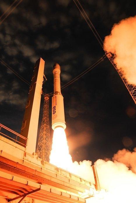 Vega emportant le satellite Aeolus Vega emportant le satellite Aeolus