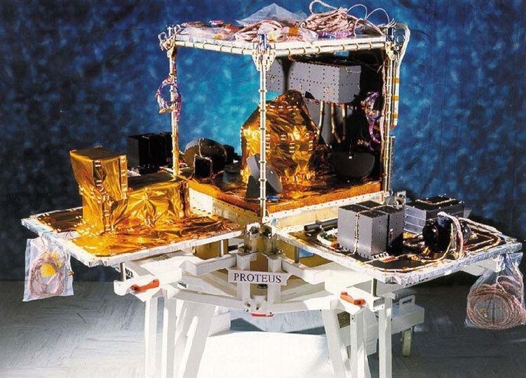 La plateforme PROTEUS, en position ouverte sur laquelle a été construit le satellite CoRoT, en cours d’intégration La plateforme PROTEUS, en position ouverte sur laquelle a été construit le satellite CoRoT, en cours d’intégration