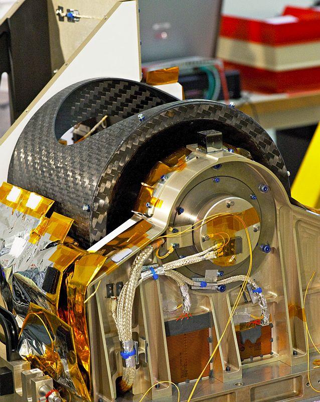 Instrument SAPHIR en cours d’intégration au CNES Instrument SAPHIR en cours d’intégration au CNES